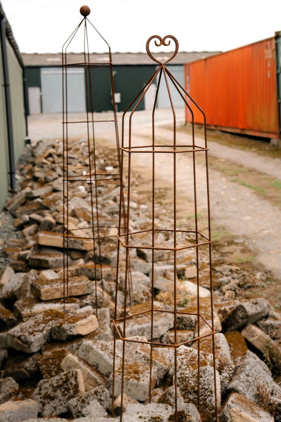 Steel Garden Obelisk for Roses, Clematis, Sweet Peas and Climbing Plants - Heart Top.