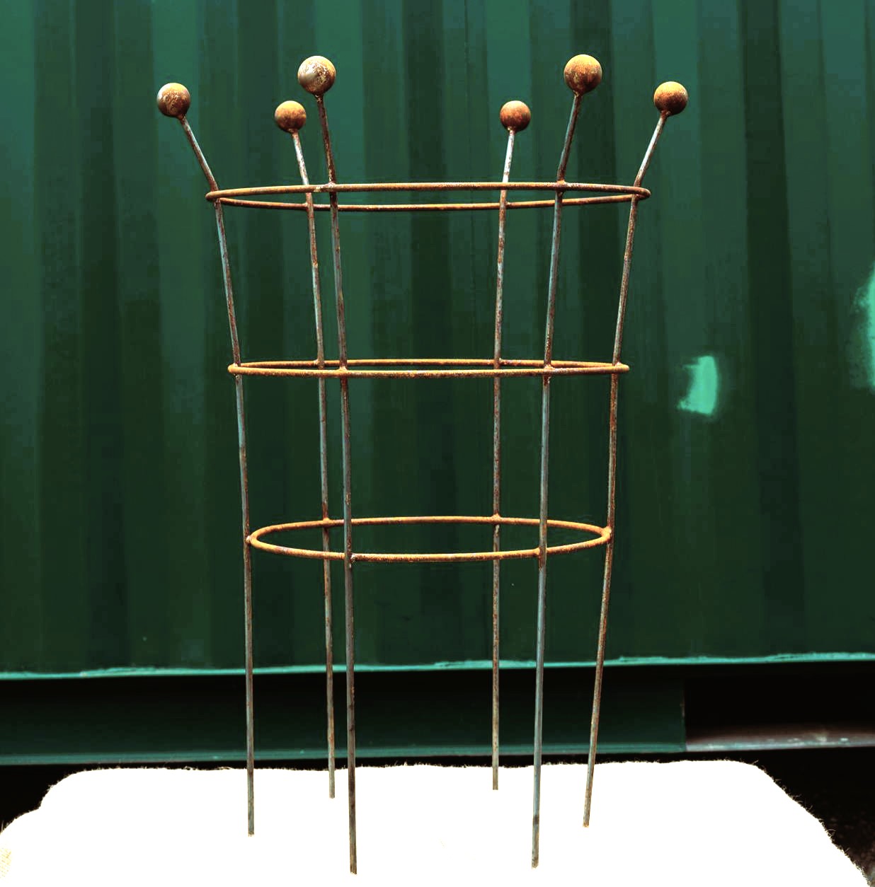 Fluted Trumpet Plant Support Ball Top