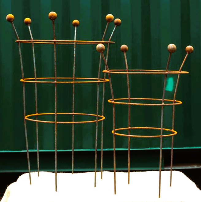 Fluted Trumpet Plant Support Ball Top